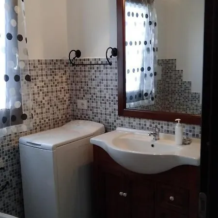 Casadelfaro Primo Piano 600mt Dalla Holiday home Olbia